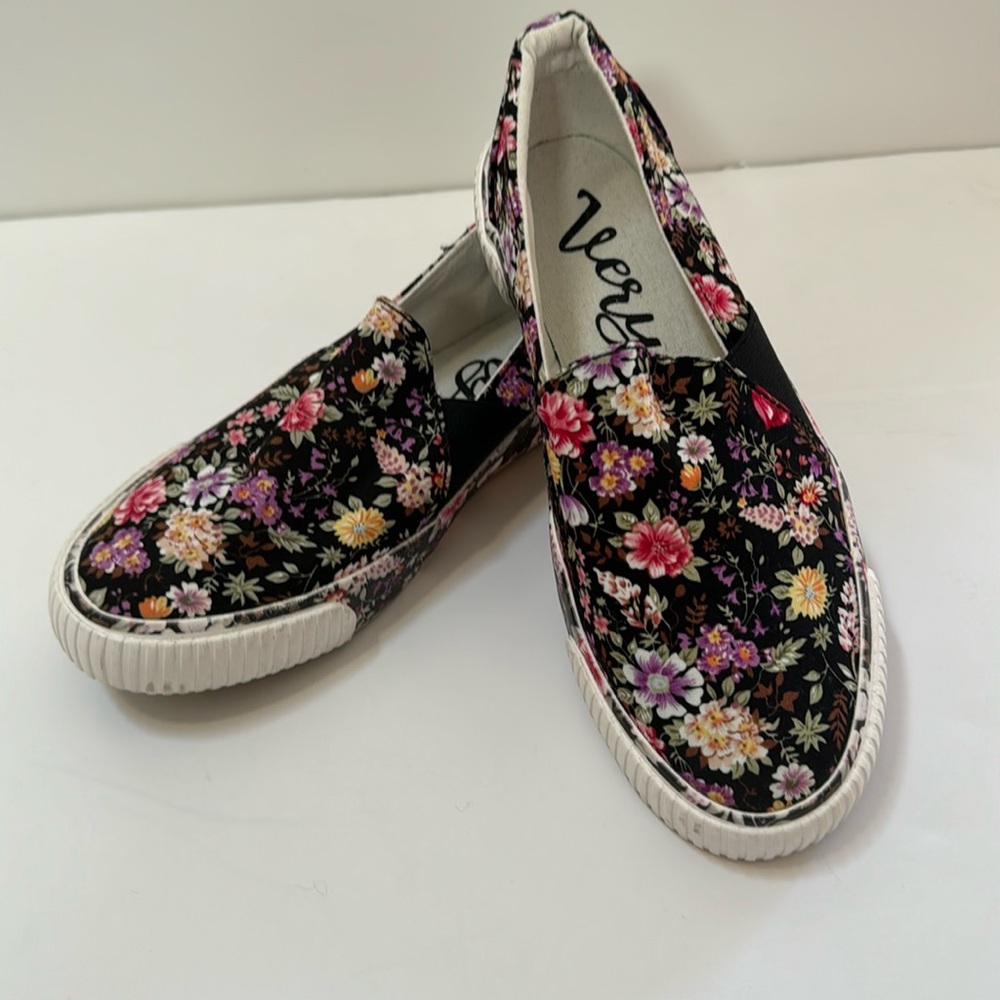 Very G Slip on Sneakers